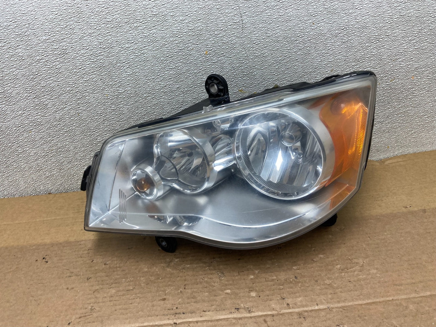 2008 to 2016 Chrysler Town and Country Left Driver Lh Side Headlight AB5227 DW0