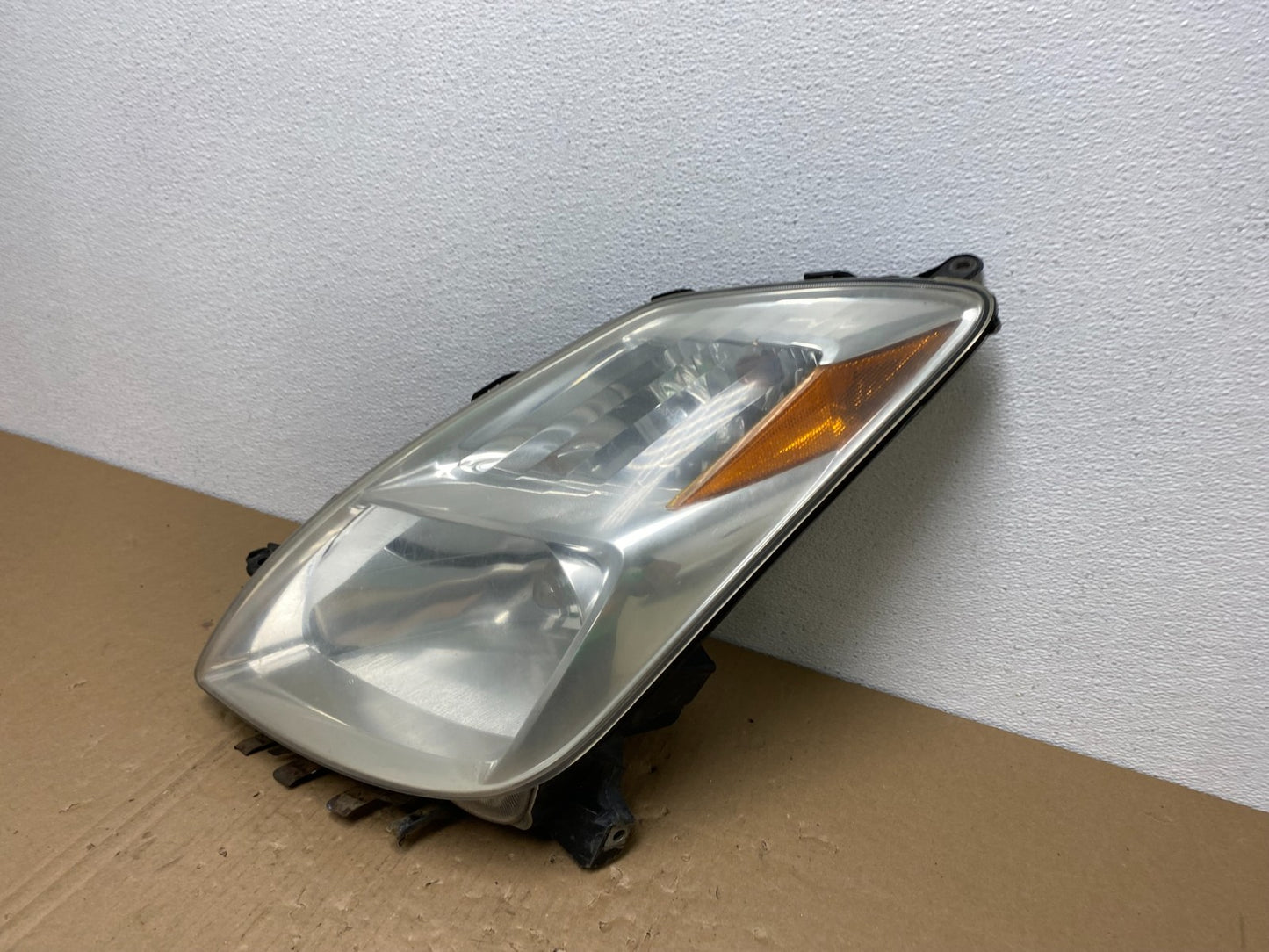 2004 - 2005 Toyota Prius Left Driver Lh Halogen Headlight AB6870 DG1