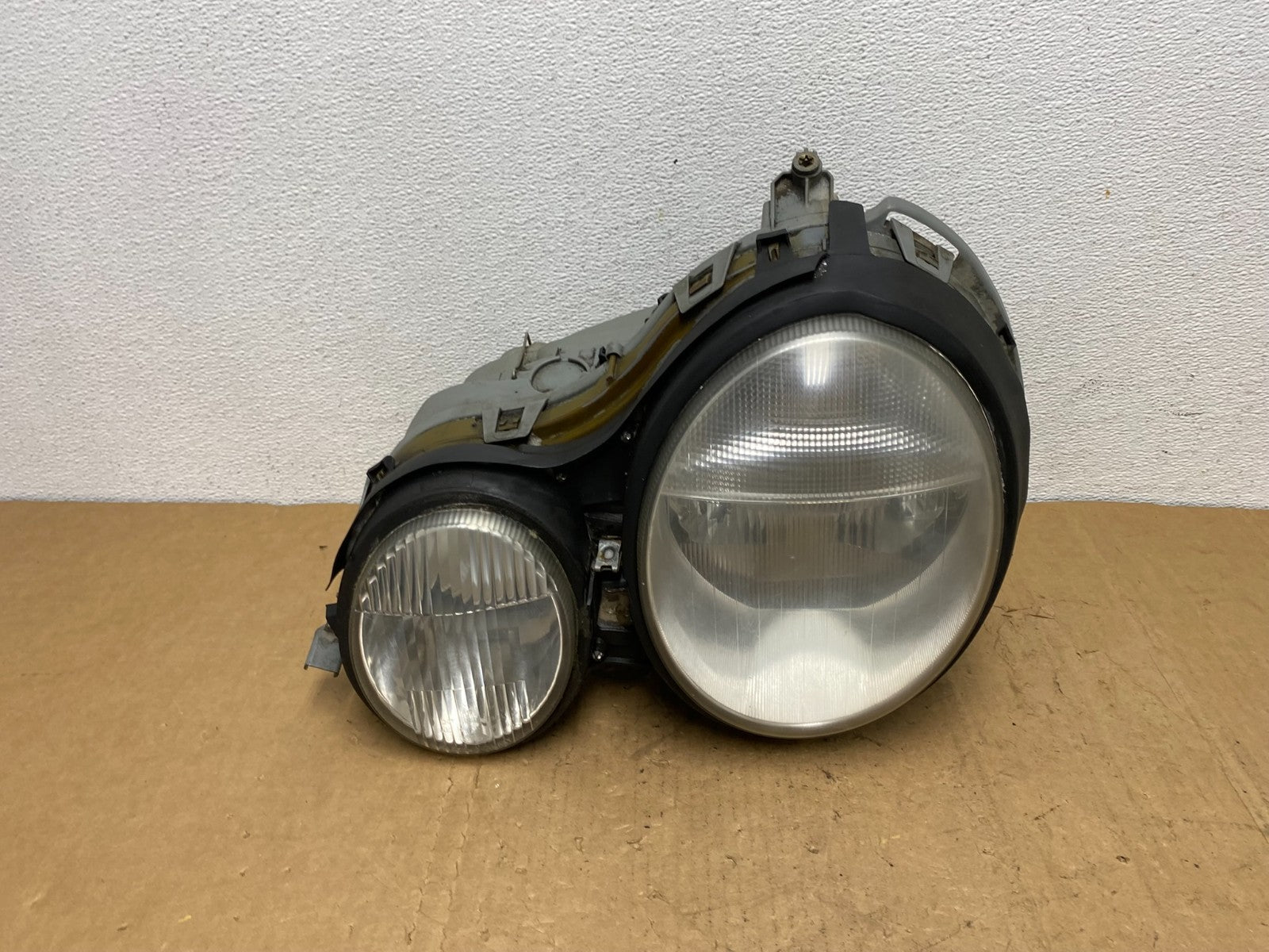 1996-1999 Mercedes E E320 E430 Left Driver LH Xenon Headlight AD1321 DW0