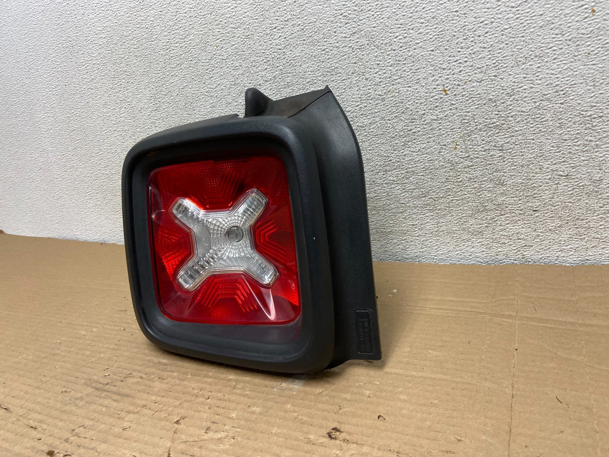 2015 to 2017 Jeep Renegade Front Left Driver LH Side Tail Light AG9022 DG2