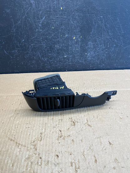 2006 - 2012 Kia Sedona Entourage Left Driver Center Air Vent ad9121 DG1