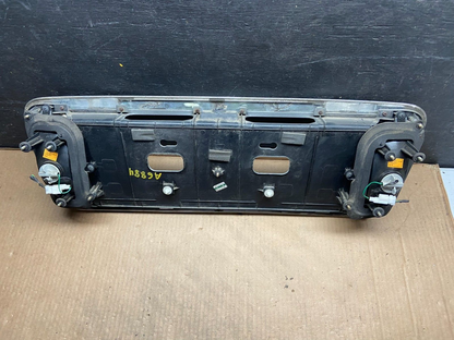 2003 - 2005 Hyundai Xg Trunk Lid Trim License Panel W Reverse Light A6884 DG13