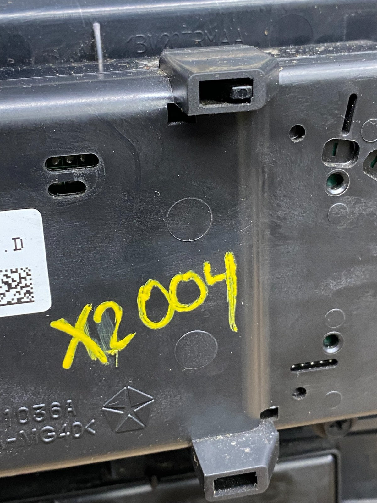 2008 to 2012 Jeep Liberty Dash Climate Temperature Control Radio Bezel X2004 DG6