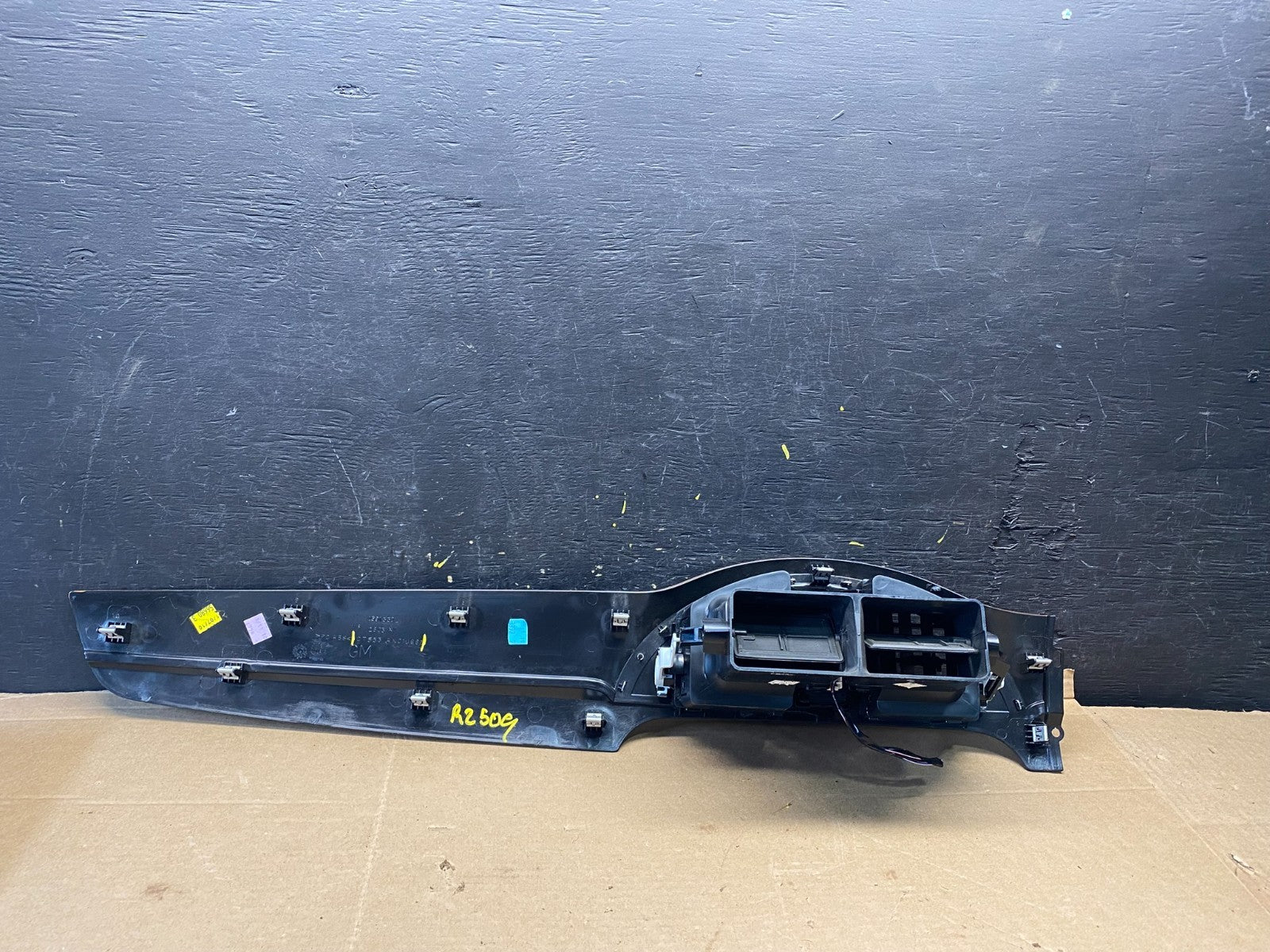 2008 to 2017 Buick Enclave Dash Clock Center Bezel Trim Oem r2509 DG4