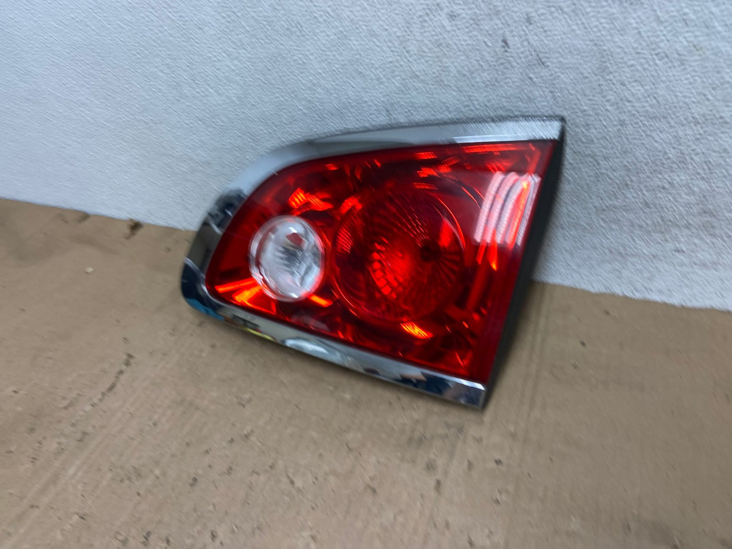 2008-2012 Buick Enclave Right Passenger Rh Inner Tail Light AE9281 LK1