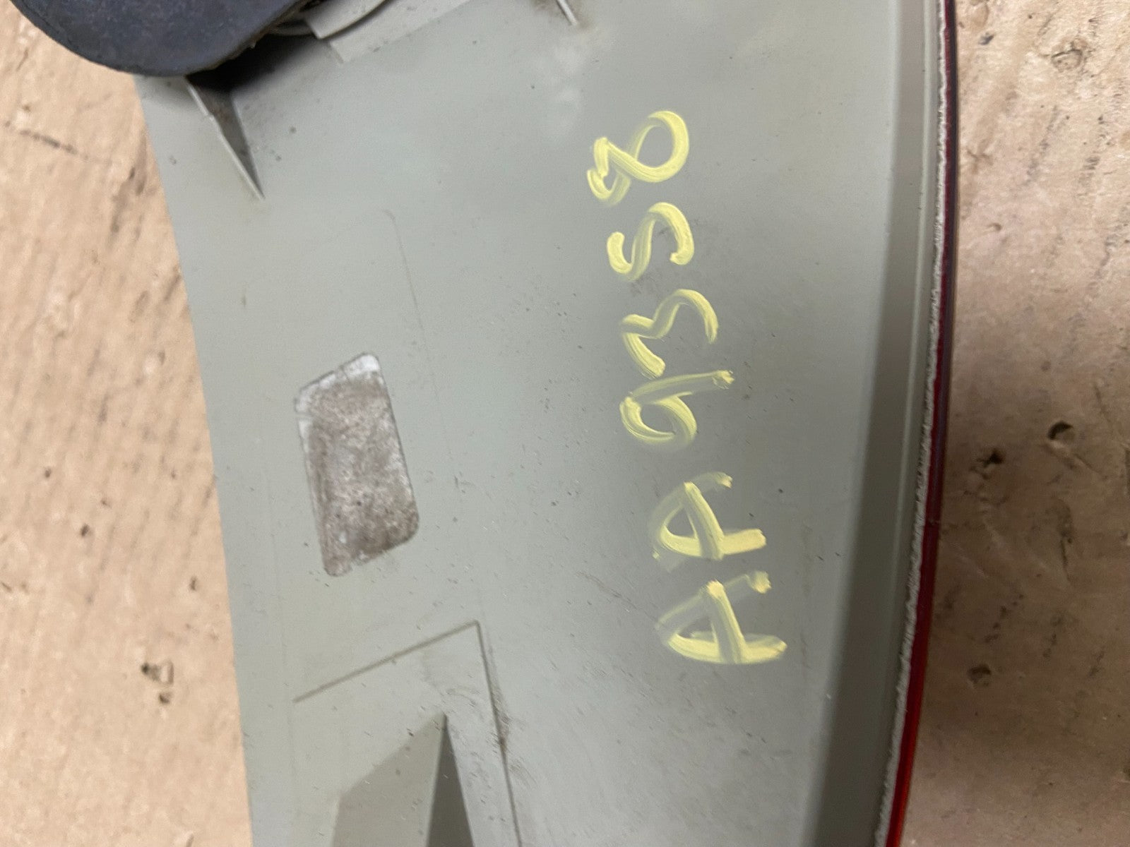 2006-2010 Mercedes W251 R-CLASS Right Passenger RH Side Tail Light AA9358 LK7