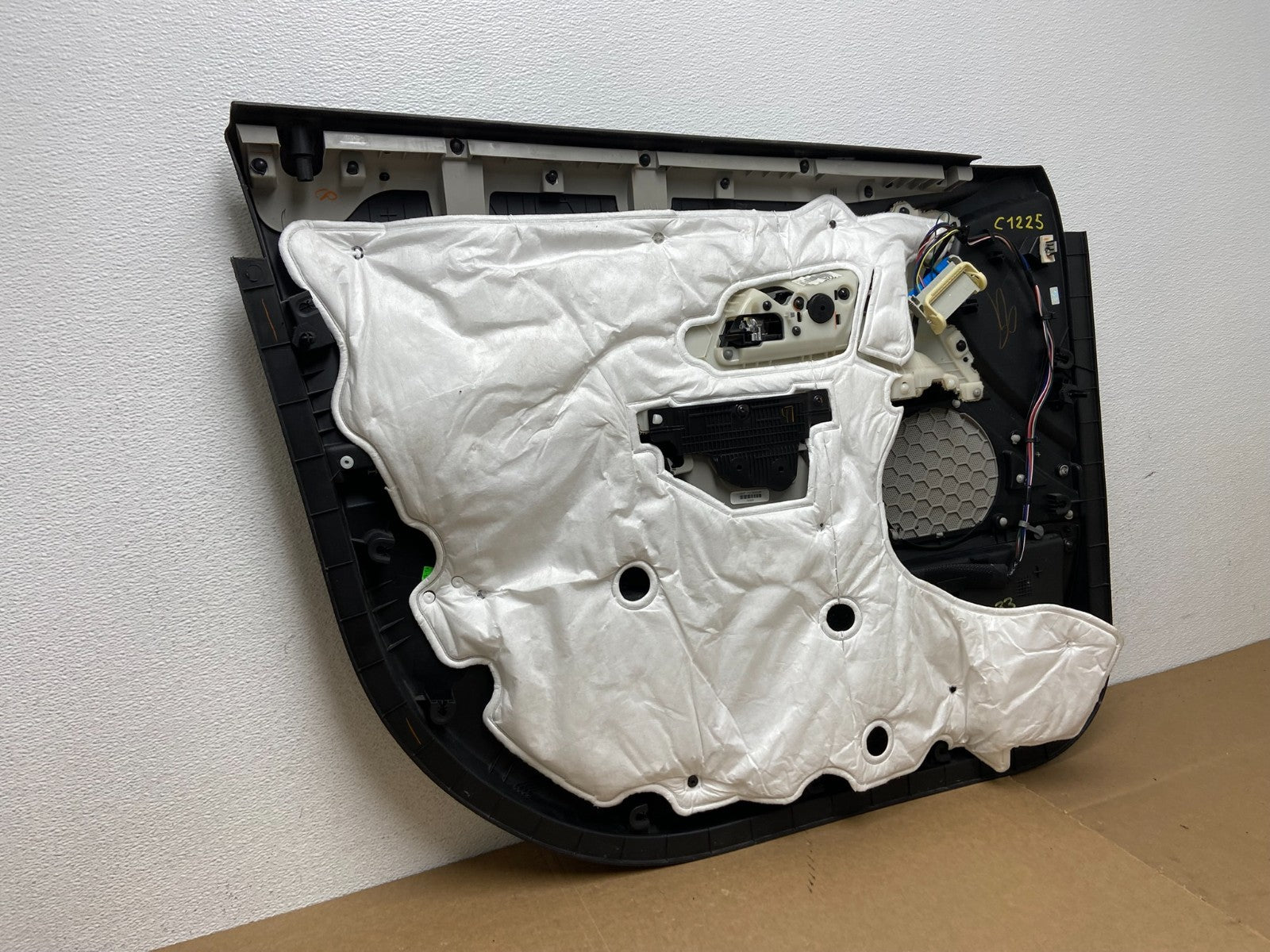 2018 to 2021 Chevrolet Equinox Front Right Passenger RH Door Panel AC0033 DG8