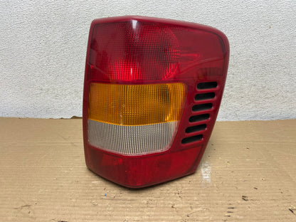 1999-2004 Jeep Grand Cherokee WJ Right Passenger Rh Tail Light AG9069 LK0