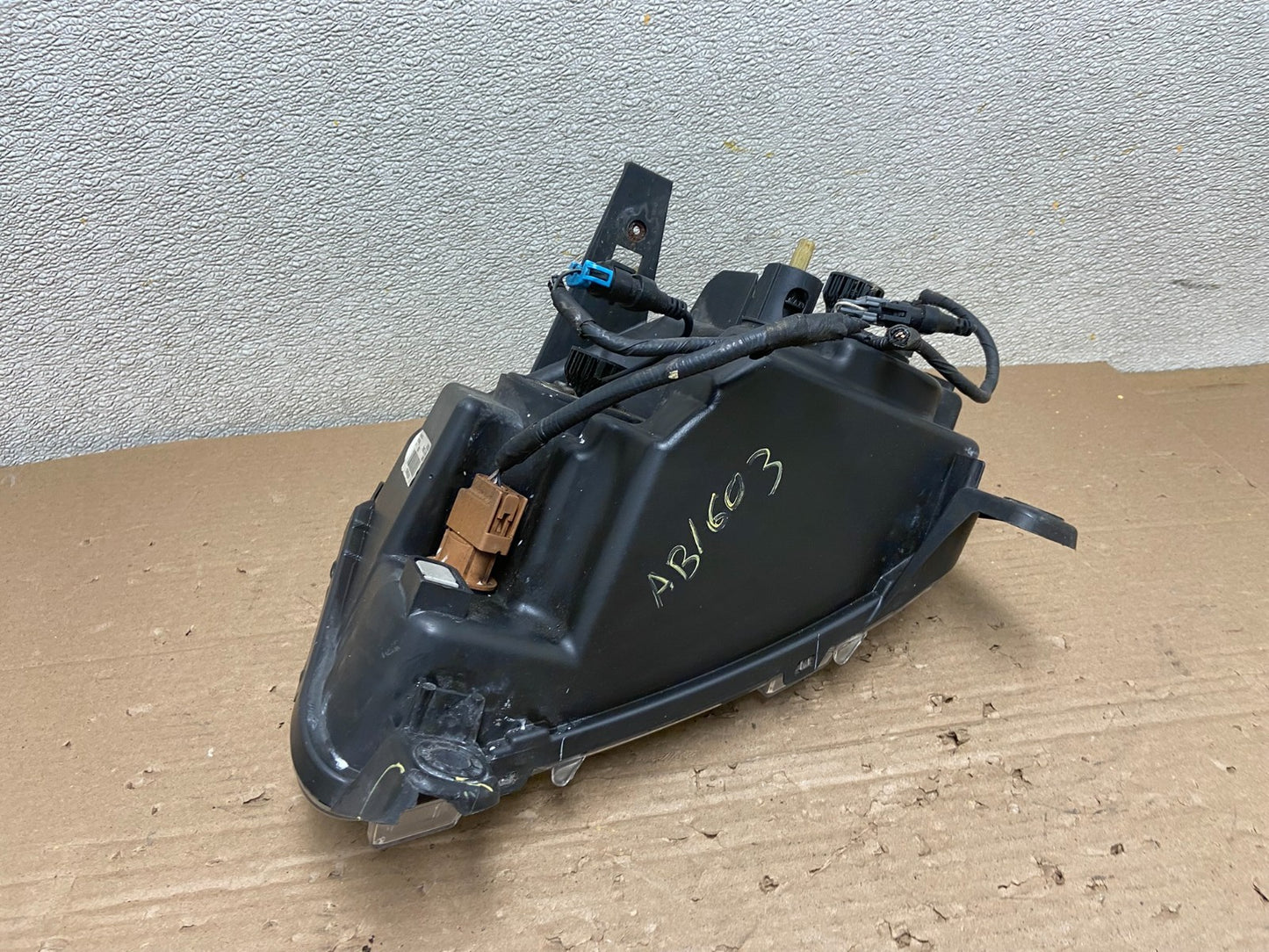 2011-2013 Jeep Grand Cherokee Right Passenger Halogen Headlight AB1603 DW8