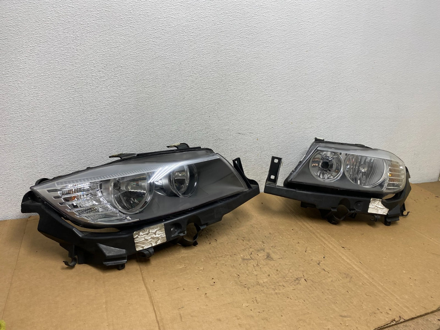 2009-2011 Bmw 3 Series 328i 4/D Sedan Left+Right Headlights Halogen AD3043 DW2