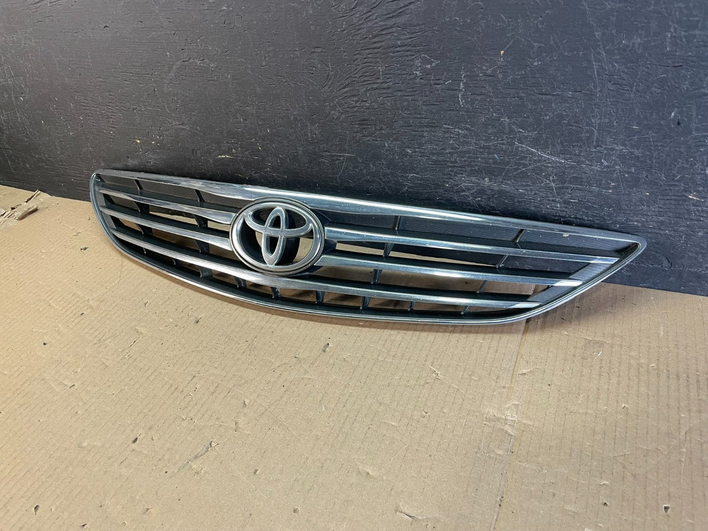 2005 to 2006 Toyota Camry Front Upper Grill Grille AE3645 DG2
