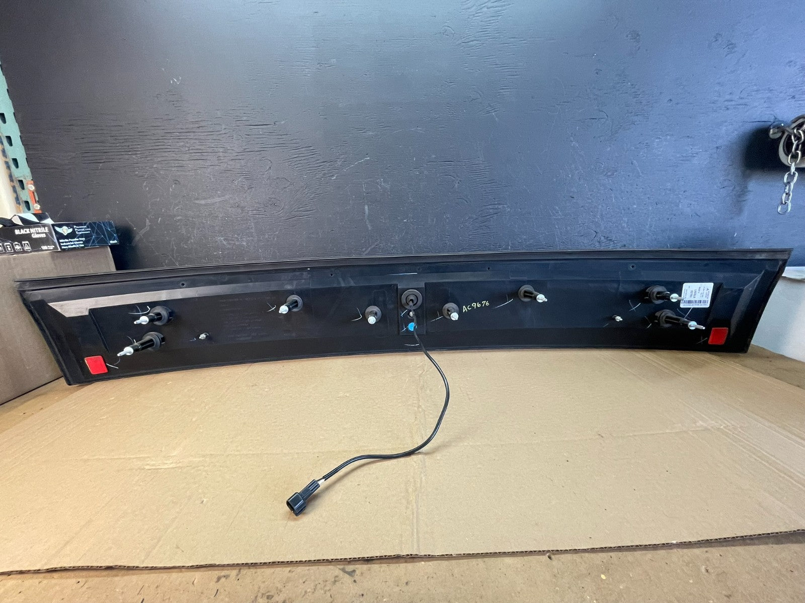 2007 to 2010 Lincoln MKX Center Tail Light Lamp Panel Trim ac9676 DG3