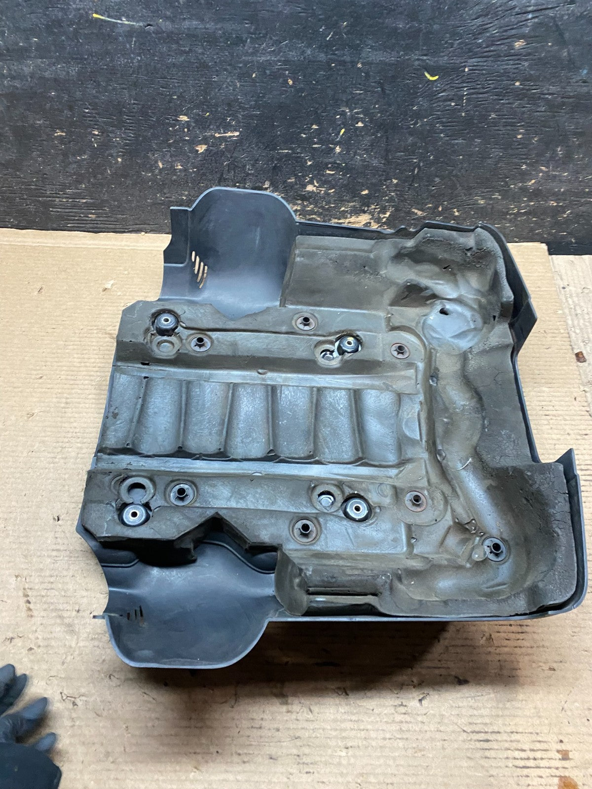 2006 to 2010 BMW 550i 650i 750i Plastic Engine Cover Shield OEM v9422 DG7