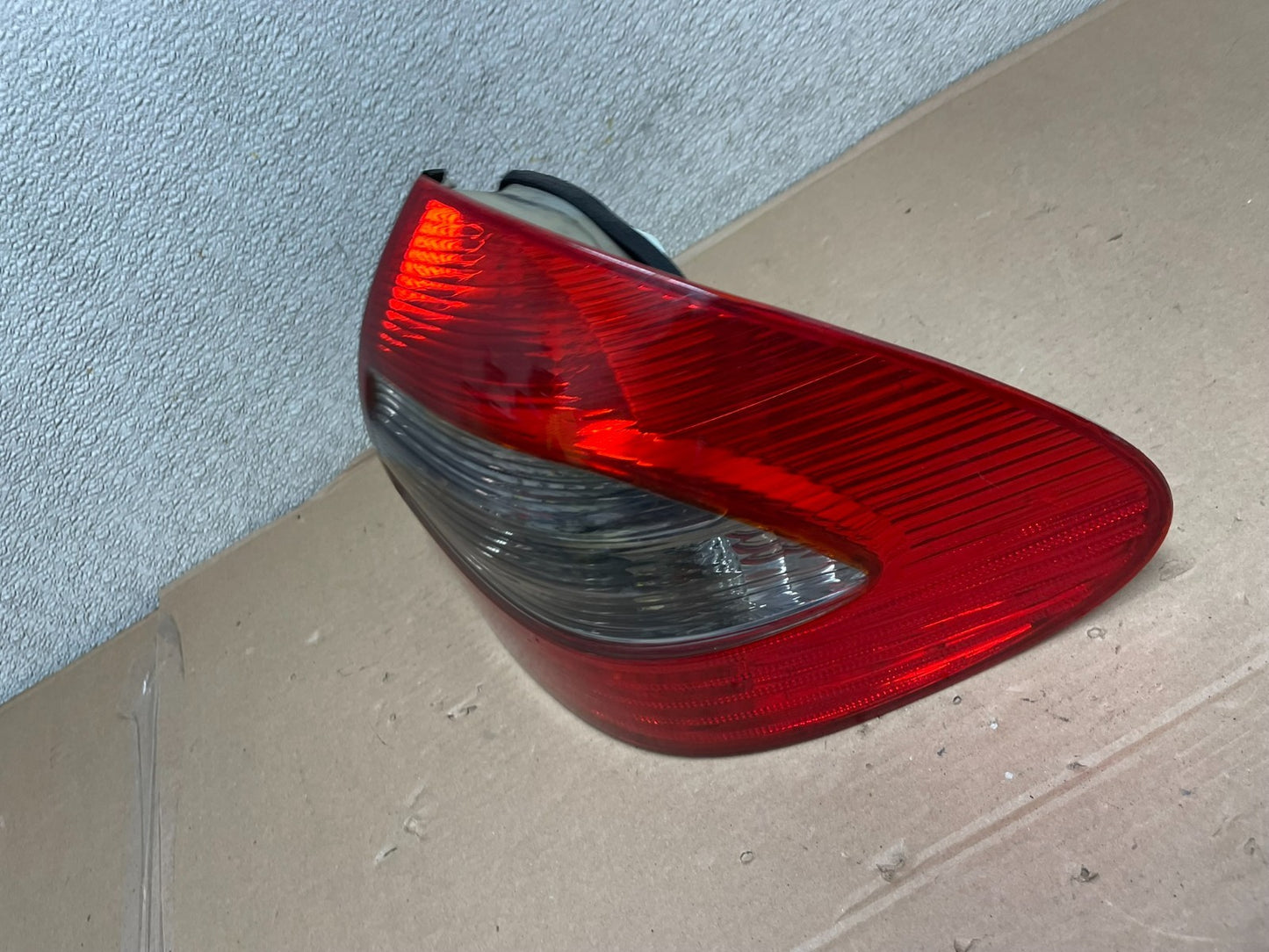 2007 - 2009 Mercedes E E320 E500 Sedan Right Passenger Tail Light OEM AA9986 LK1