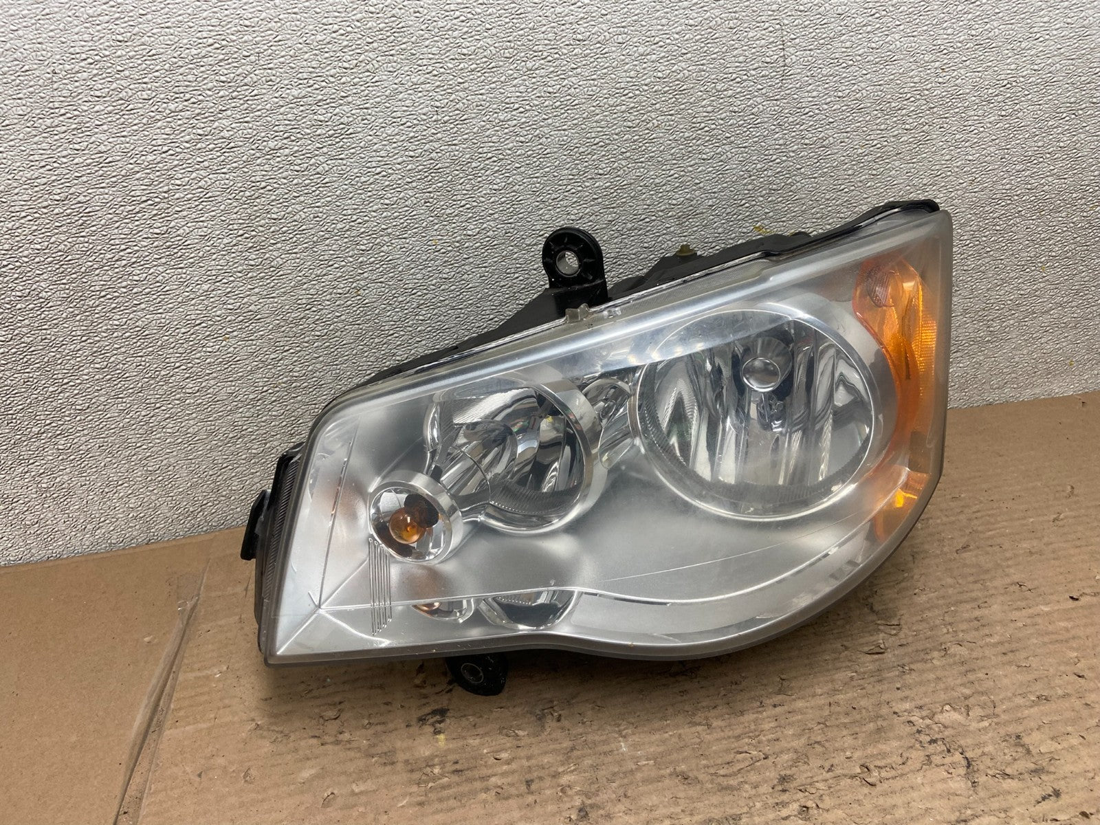 2008 to 2016 Chrysler Town and Country Left Driver Lh Side Headlight AA9723 DW0