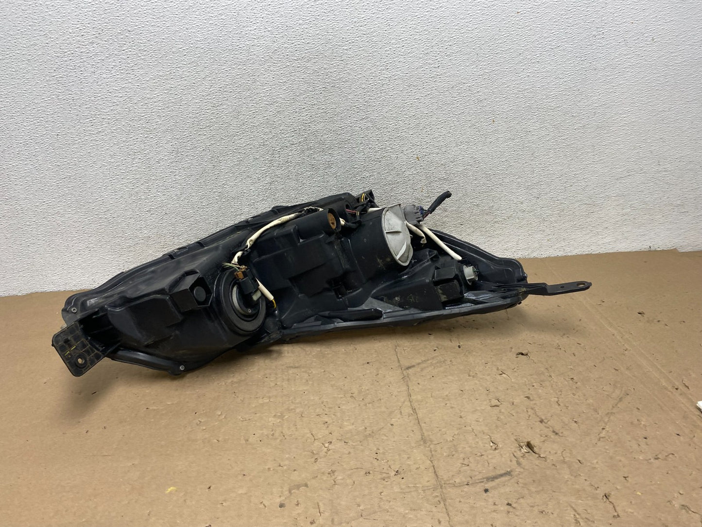 2010 2011 2012 Subaru Legacy Outback Left Driver Halogen Headlight AG5651 DW4