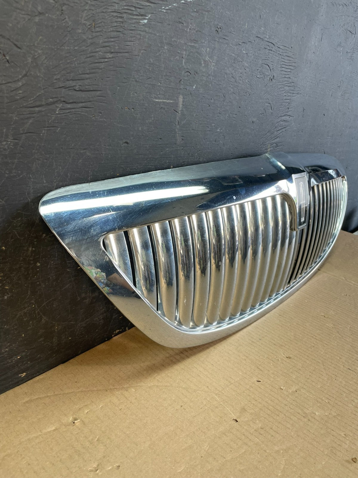 2003 to 2011 Lincoln Town Car Front Upper Grille Grill Chrome W/Emblem AE3767 DG2