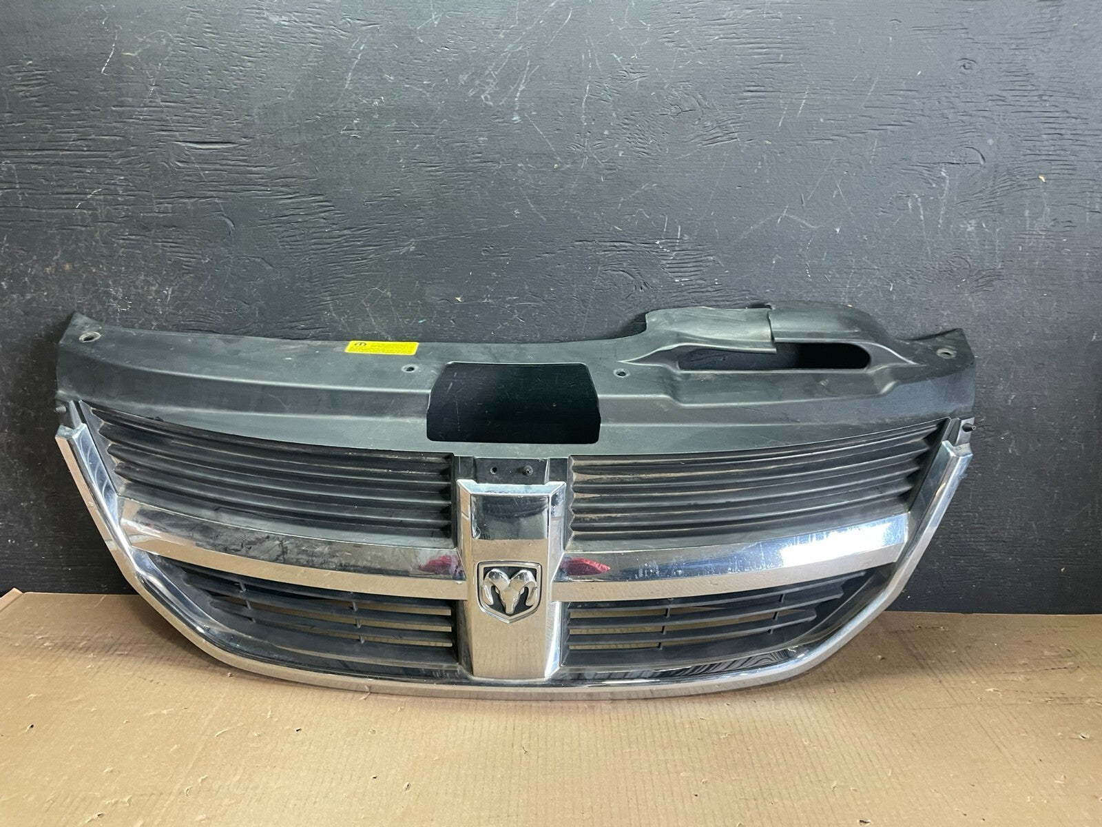 2009 to 2010 Dodge Journey Chrome Front Upper Grill Grille L9206 DG OEM0