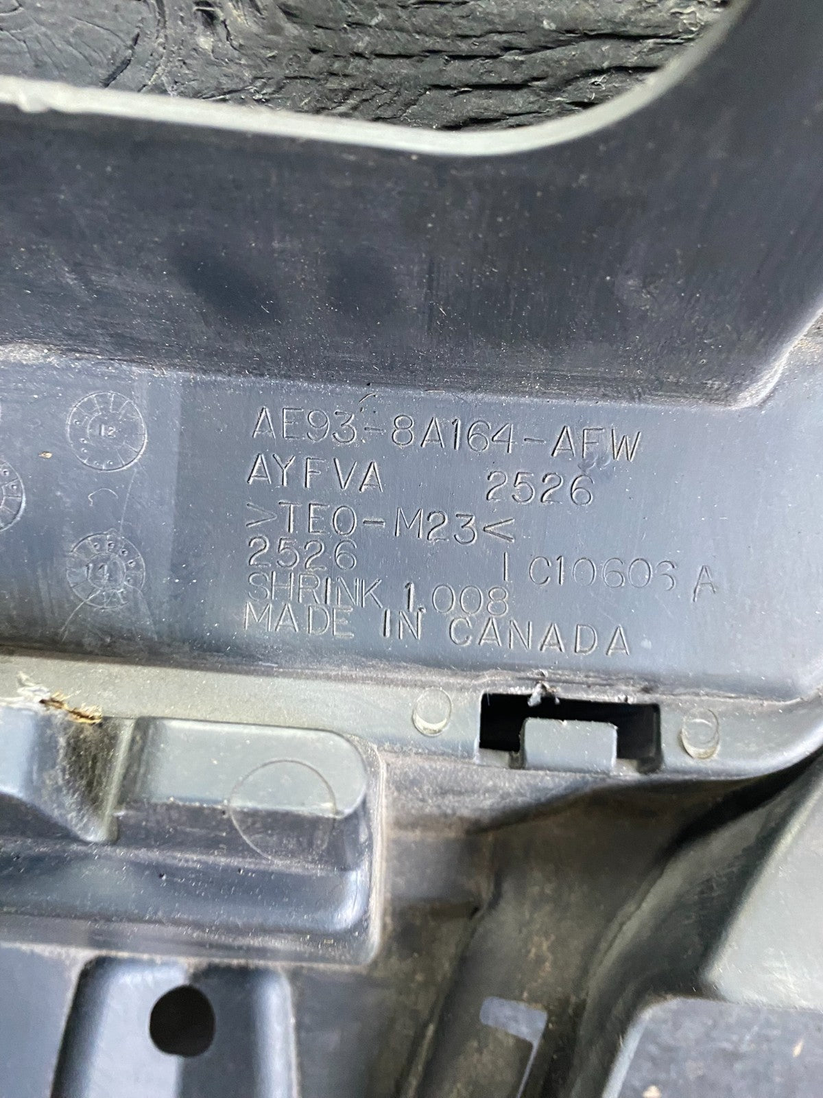 2010 to 2012 Lincoln MKT Grill Grille Support Panel Q0292 DG8