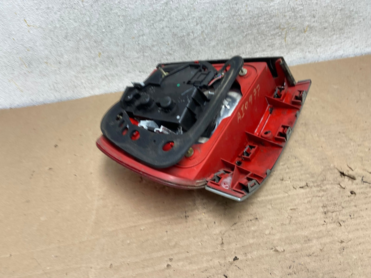 1999 to 2002 Audi A4 B5 Right Passenger Rh Side Tail Light AI0977 LK5
