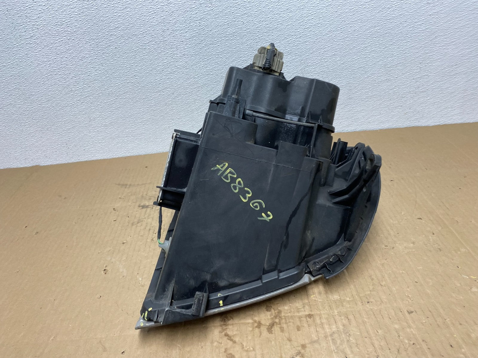 2004 to 2009 Cadillac SRX Left Driver Side Xenon Headlight Oem AB8367 DW9