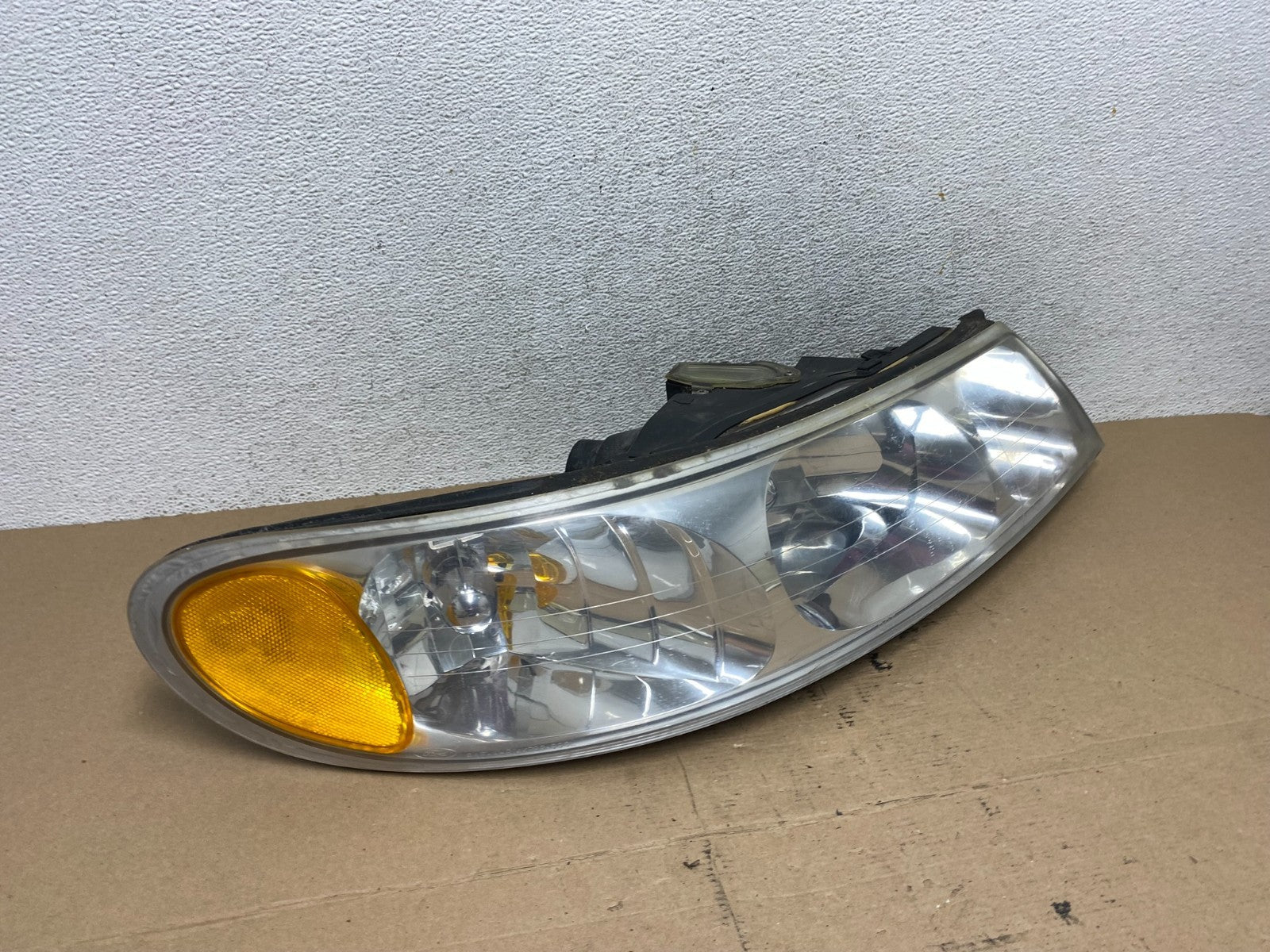 1999 to 2002 Lincoln Continental Right Passenger Rh Side Headlight AF4409 DW2