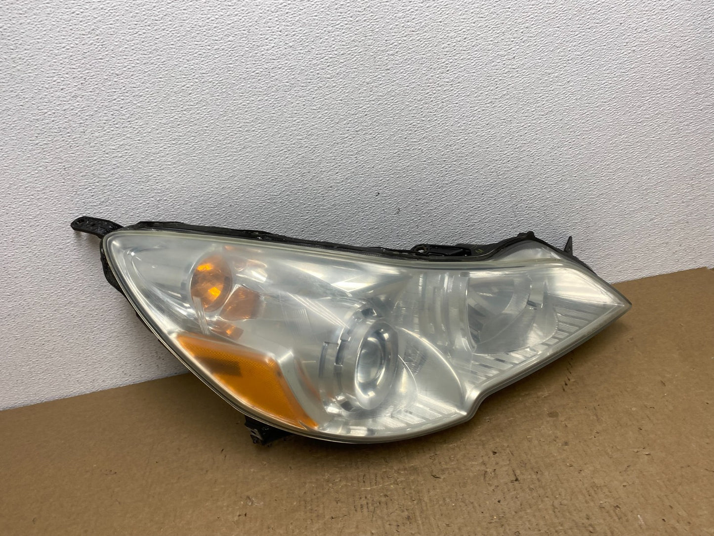 2010-2012 Subaru Legacy Outback Right Passenger Headlight Oem AC1402 DW0