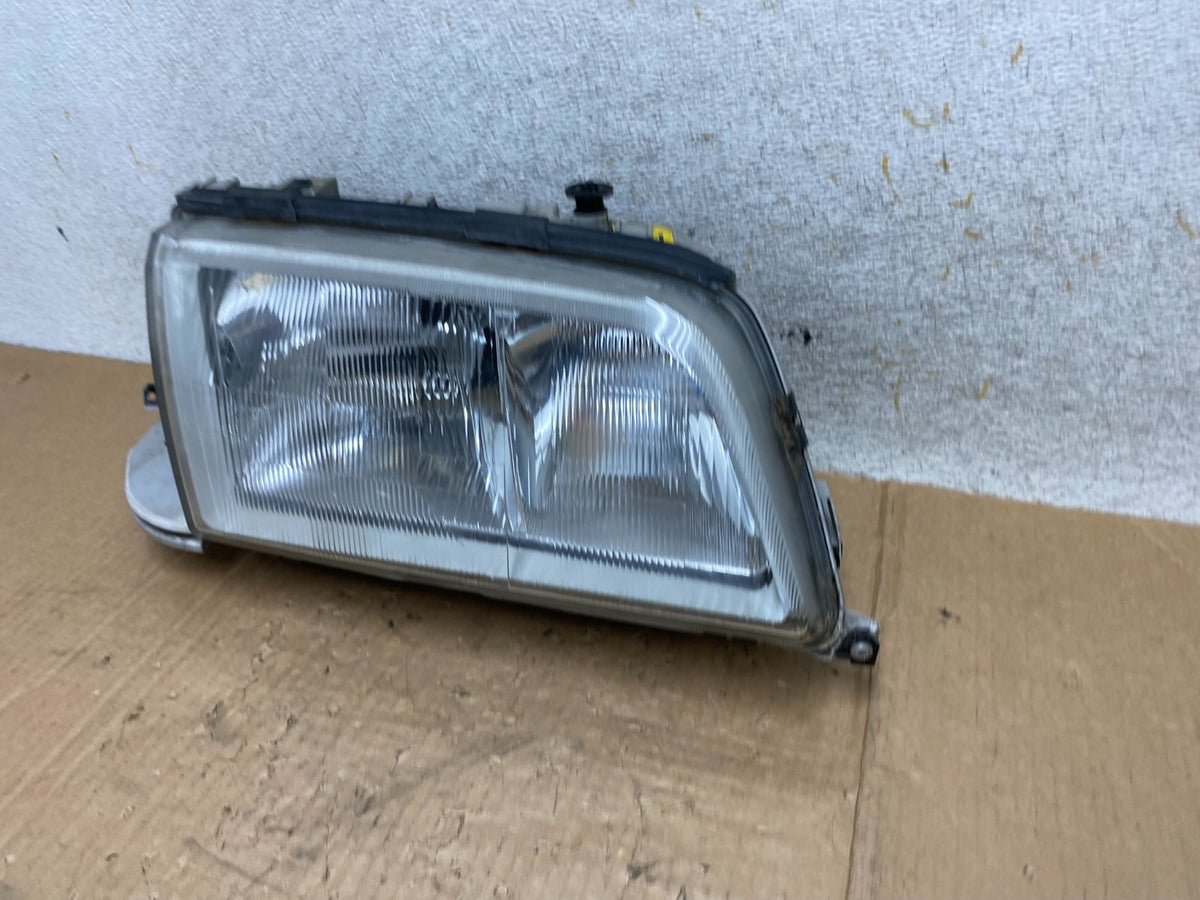 1997 - 2000 Mercedes C C230 W202 Front Right Passenger Headlight AI5446 DW1