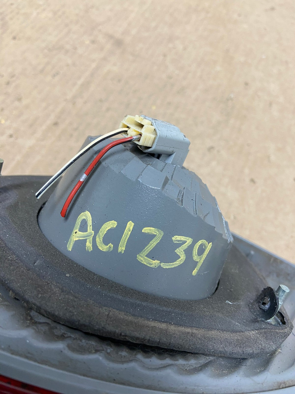2003-2008 Toyota Corolla Inner Passenger Right RH Side Tail Light Oem AC1239 LK6