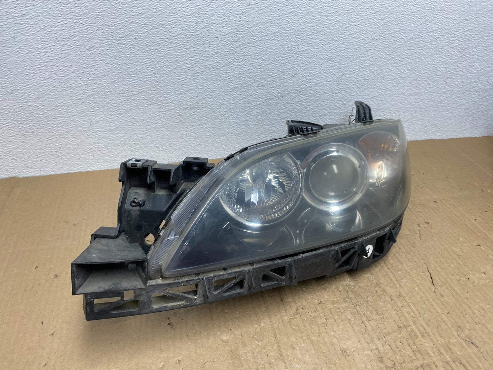 2004 to 2009 Mazda 3 Sedan Left Driver LH Side Headlight AB8454 DW2