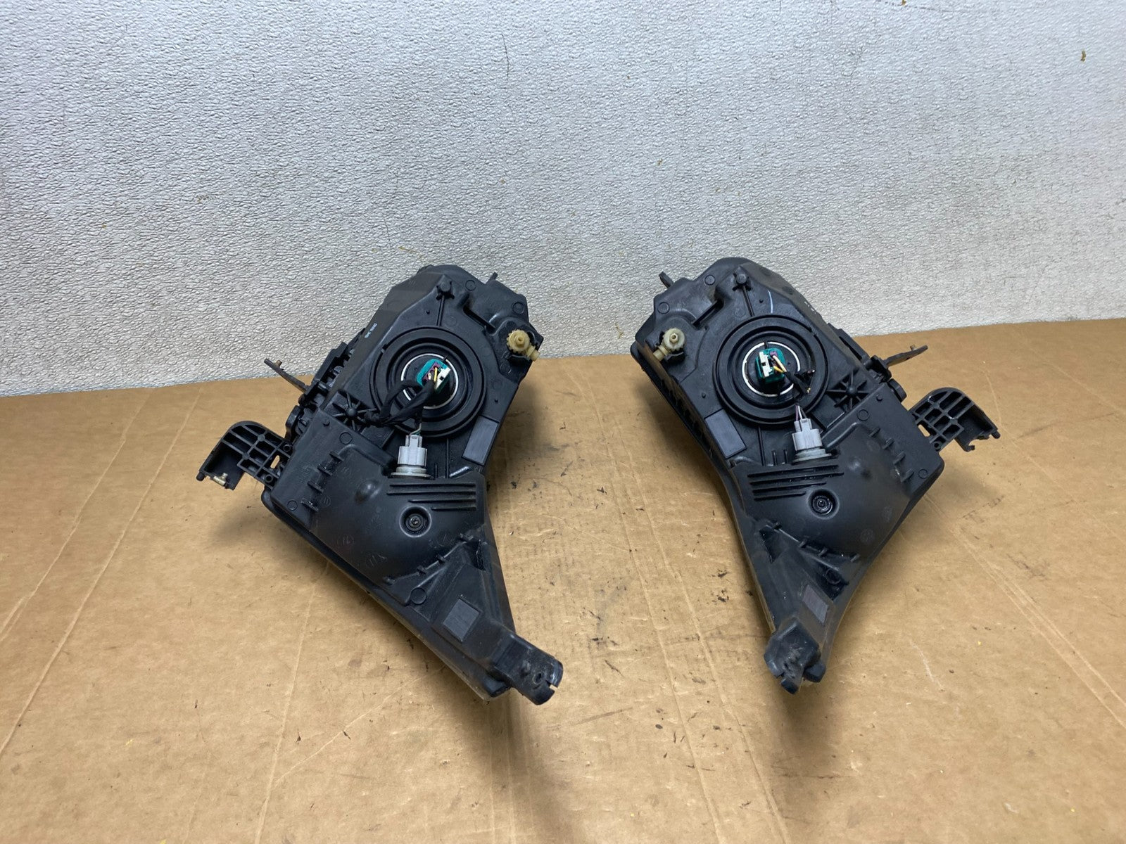 2011 to 2015 Chevrolet Cruze Halogen Left+Right Set Headlights T2189 DW11