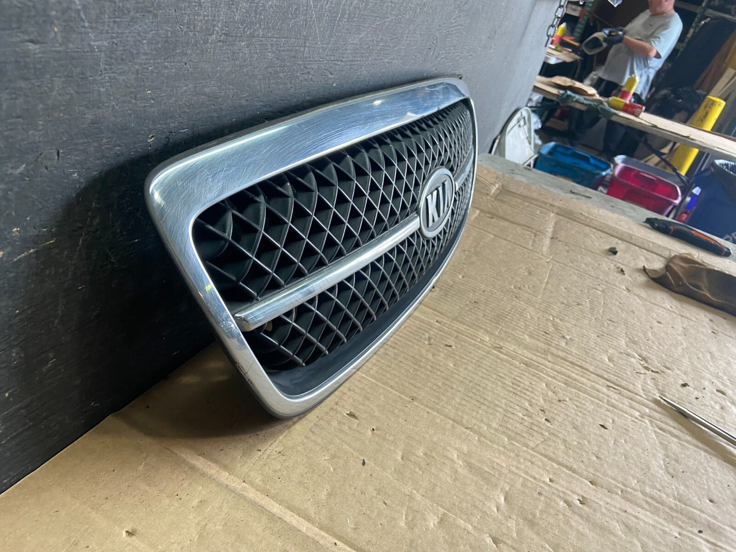 2004 to 2005 Kia Sedona Front Upper Grill Grille o1228 PS2