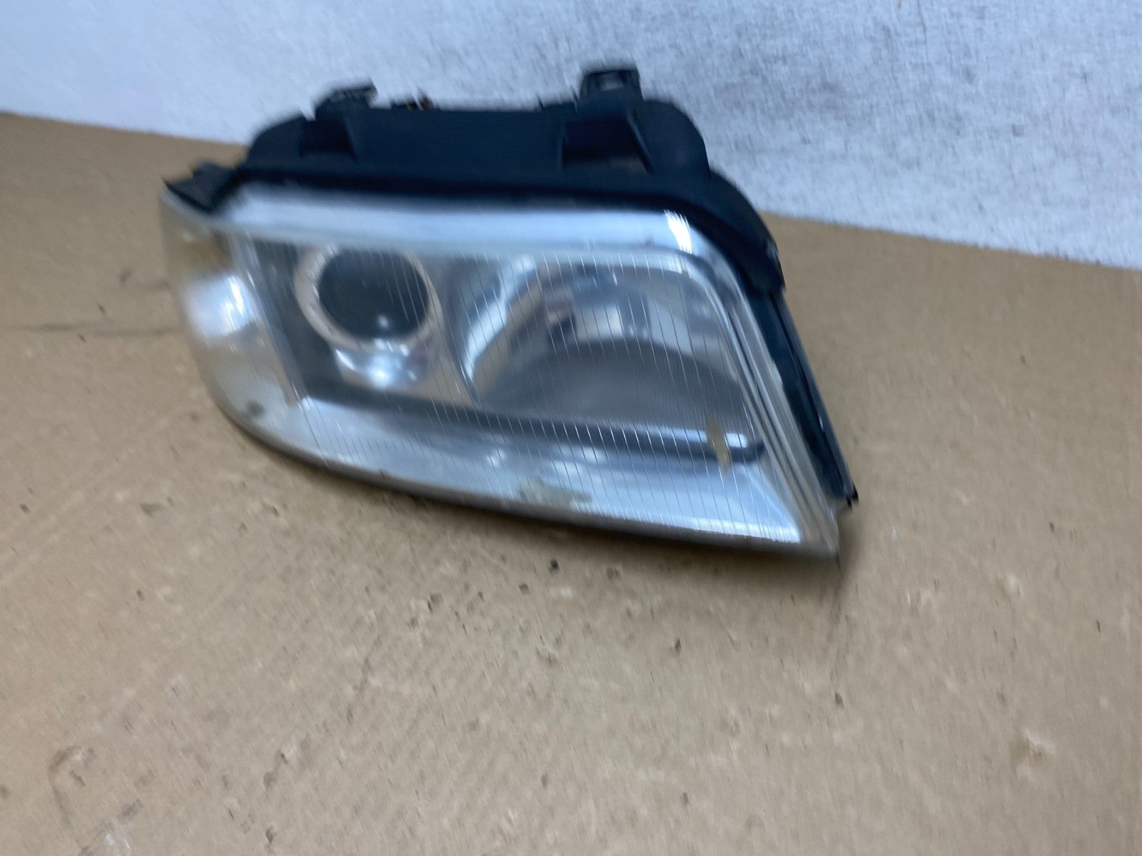 1999 to 2002 Audi A4 Passenger Right Side Headlight AG0491 DW1
