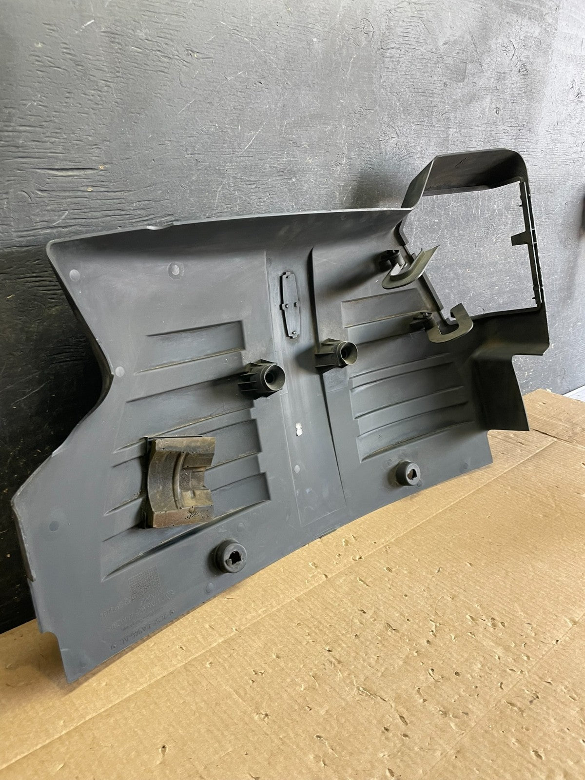 2004 Lincoln Aviator Engine Motor Cover OEM aa6112 DG7