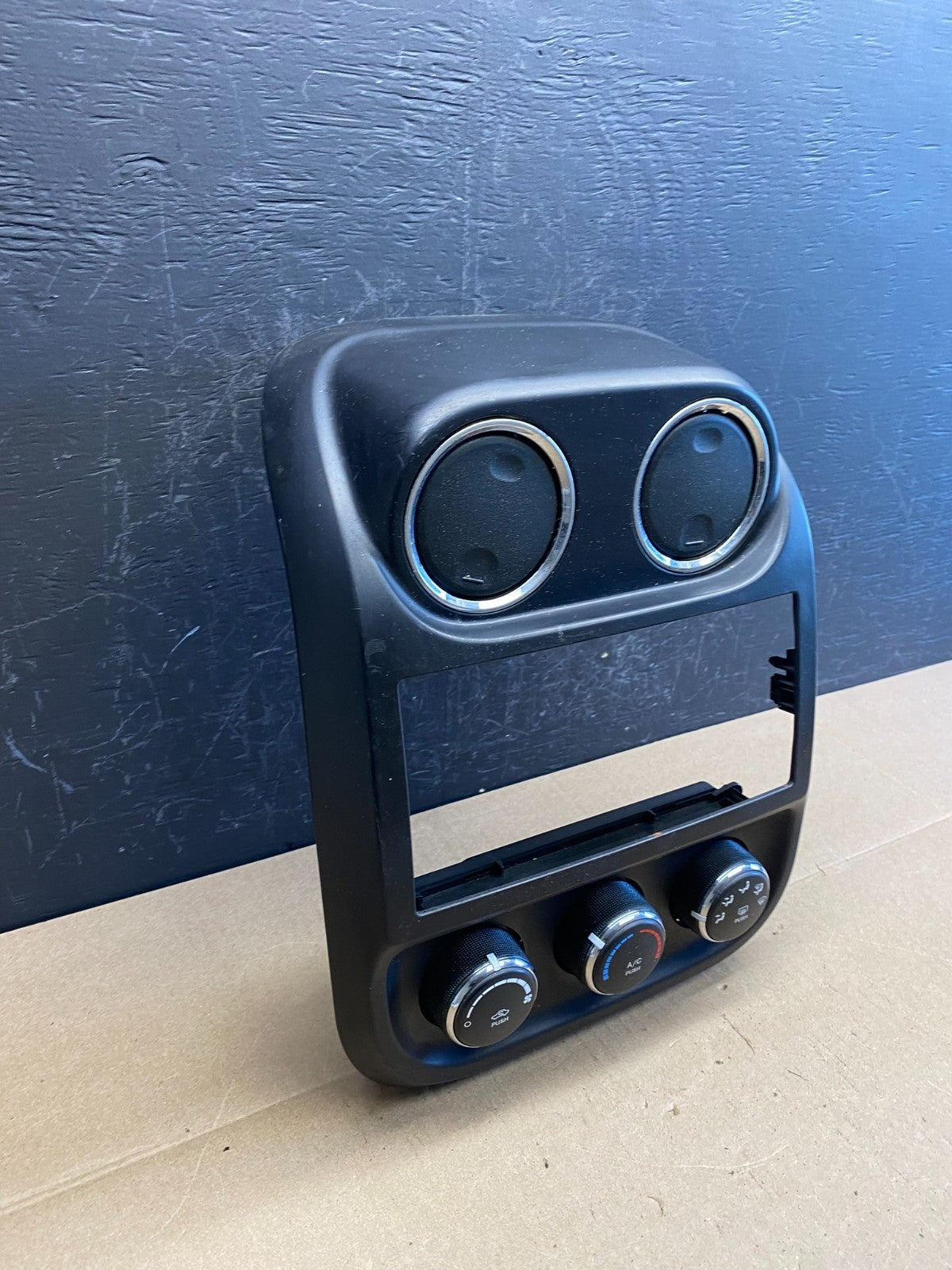 2011 to 2017 Jeep Compass Dash Climate Temperature Control Radio Bezel AC6647 DG2
