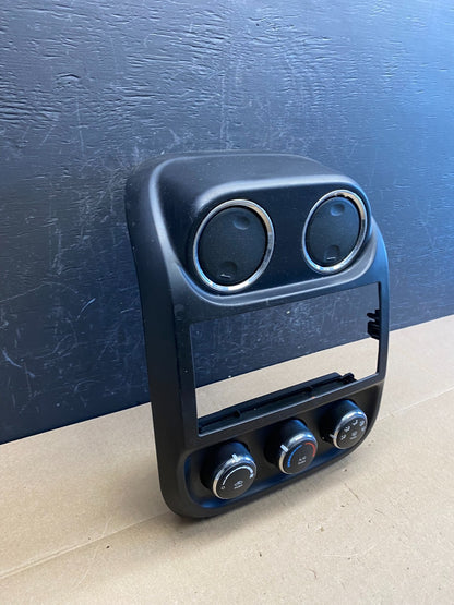 2011 to 2017 Jeep Compass Dash Climate Temperature Control Radio Bezel AC6647 DG2