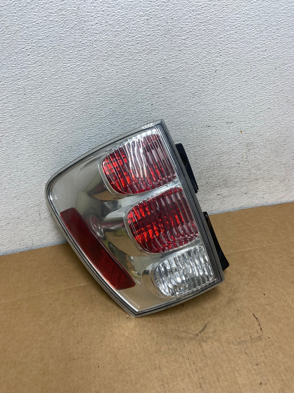 2005 to 2008 Chevrolet Equinox Left Driver Lh Side Tail Light AD5399 LK2
