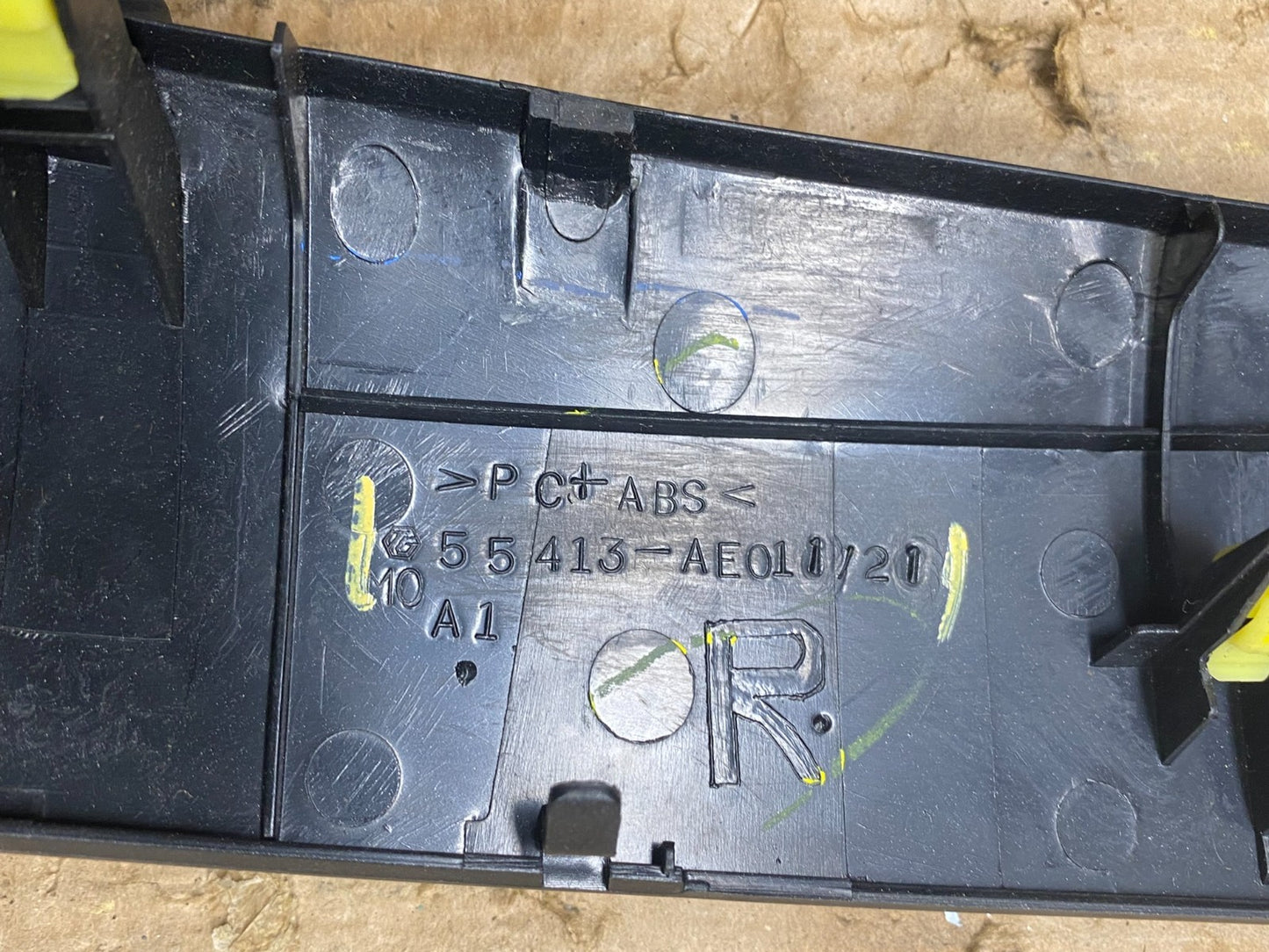 2004 to 2010 Toyota Sienna Right Side Radio Switches Bezel Trim Z7328 DG4