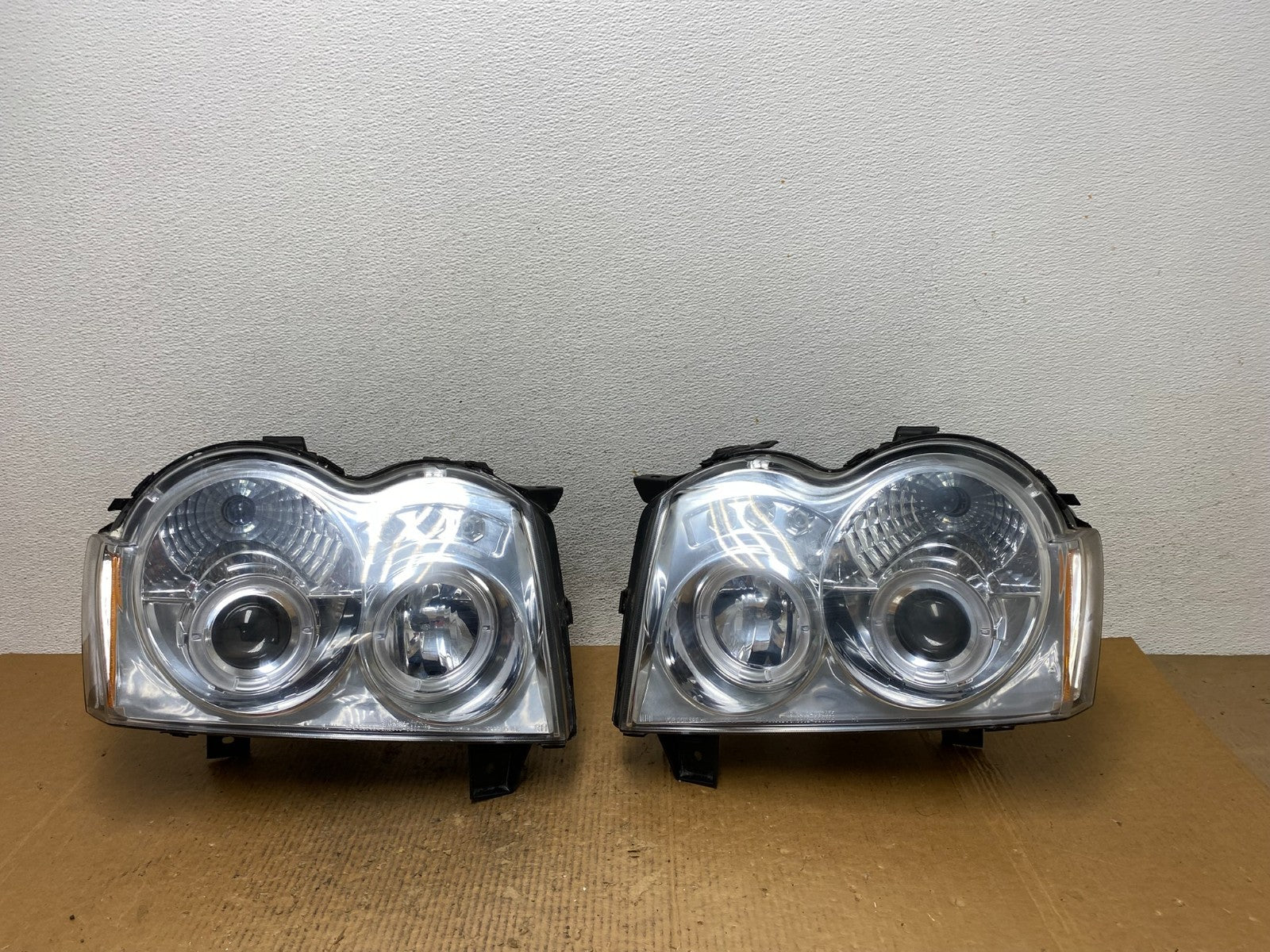 2005-2007 Jeep Grand Cherokee Left+Right Set LED Headlights ae1620 DG0
