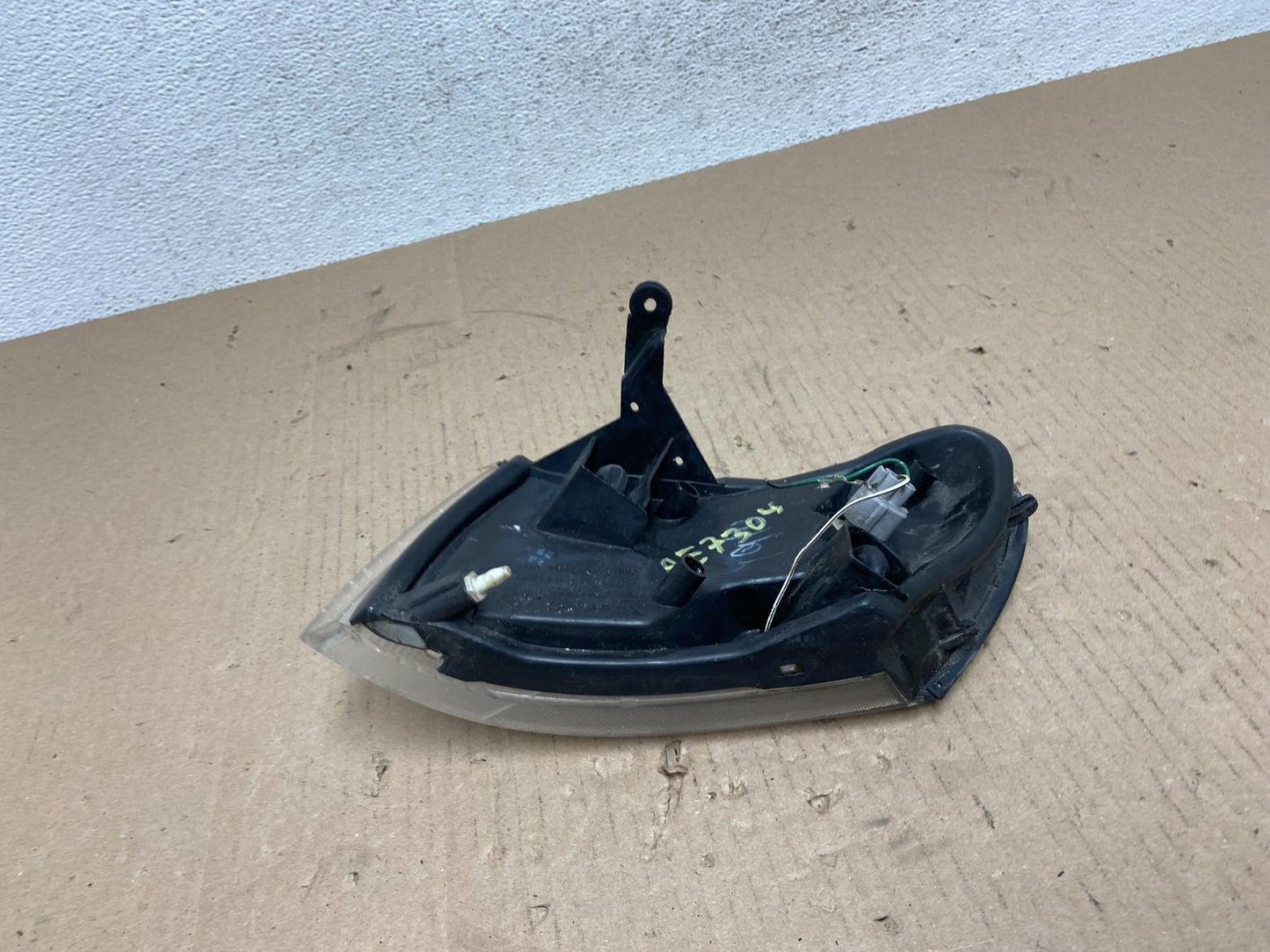 1993 to 1997 Toyota Corolla Right Passenger Corner Marker Turn Signal AE7304 DW6