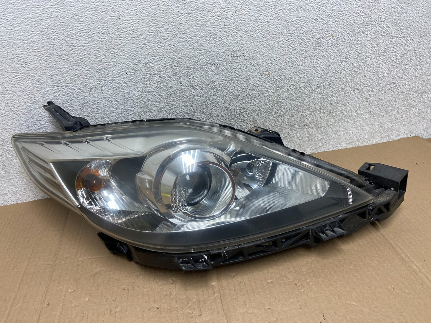 2008 2009 2010 Mazda 5 Right Passenger RH Black Xenon Headlight AE8932 DW0