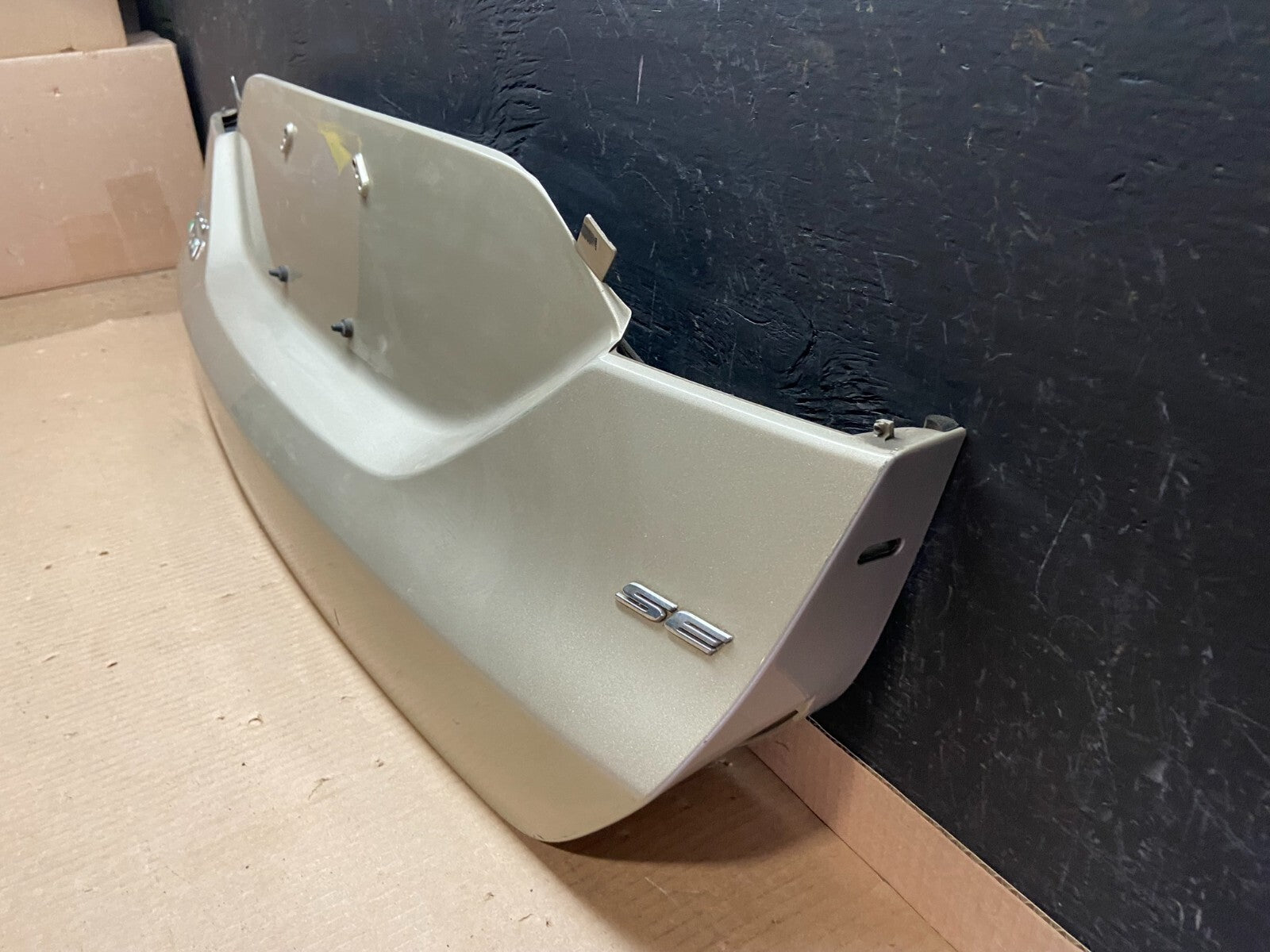 2013 to 2016 Ford Fusion Trunk Tail Gate Panel Molding License Trim OEM E8553 DG1