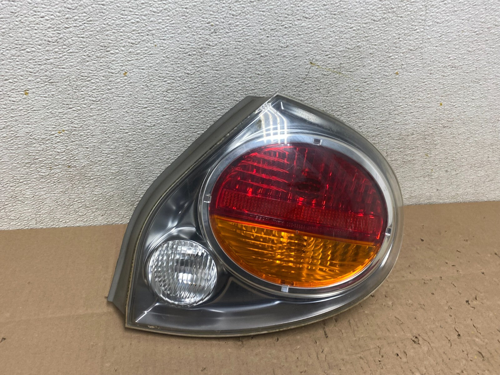 2002 2003 Nissan Maxima Right Passenger RH Side Tail Light L7258 DW0