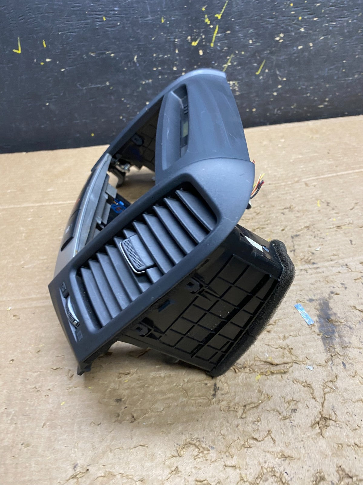 2007 to 2012 Hyundai Santa Fe Center Air Vent A/C Clock Bezel Trim OEM x1214 DG2