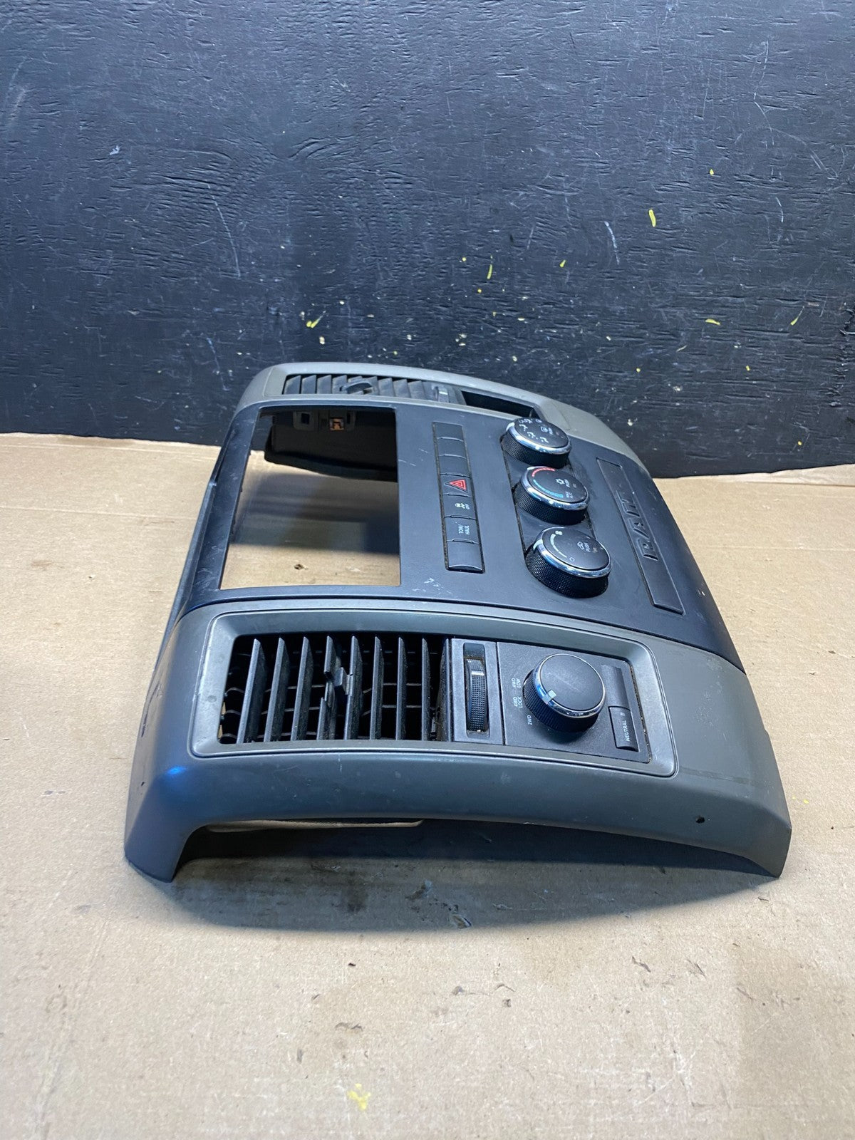 2009 to 2012 Dodge Ram 1500 Center Dash Radio Screen Climate Panel r2542 DG5