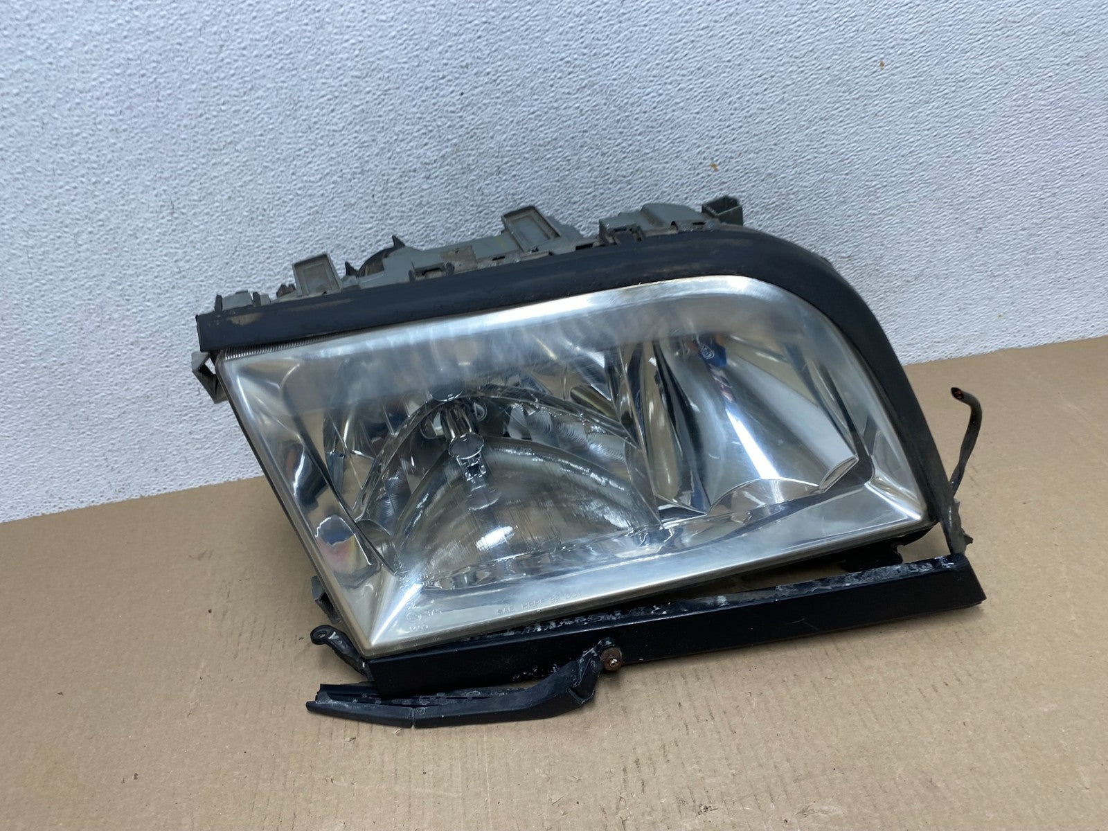 1997-1999 Mercedes W140 S320 S500 Right Passenger Side Headlight AF57810