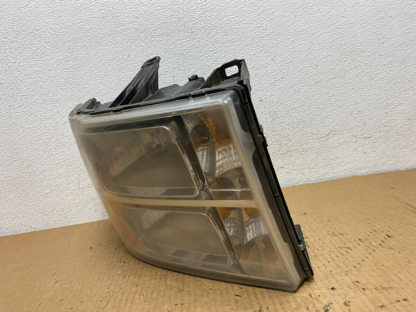 2007 - 2014 GMC Sierra Right Passenger RH Halogen Headlight AD1152 DW1