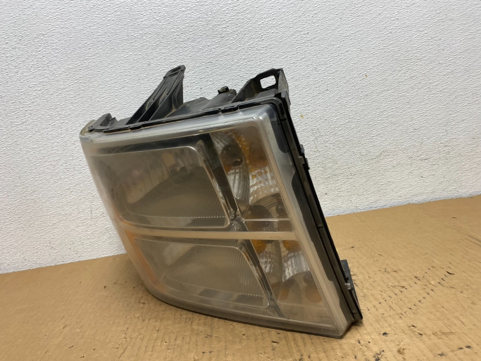 2007 - 2014 GMC Sierra Right Passenger RH Halogen Headlight AD1152 DW1