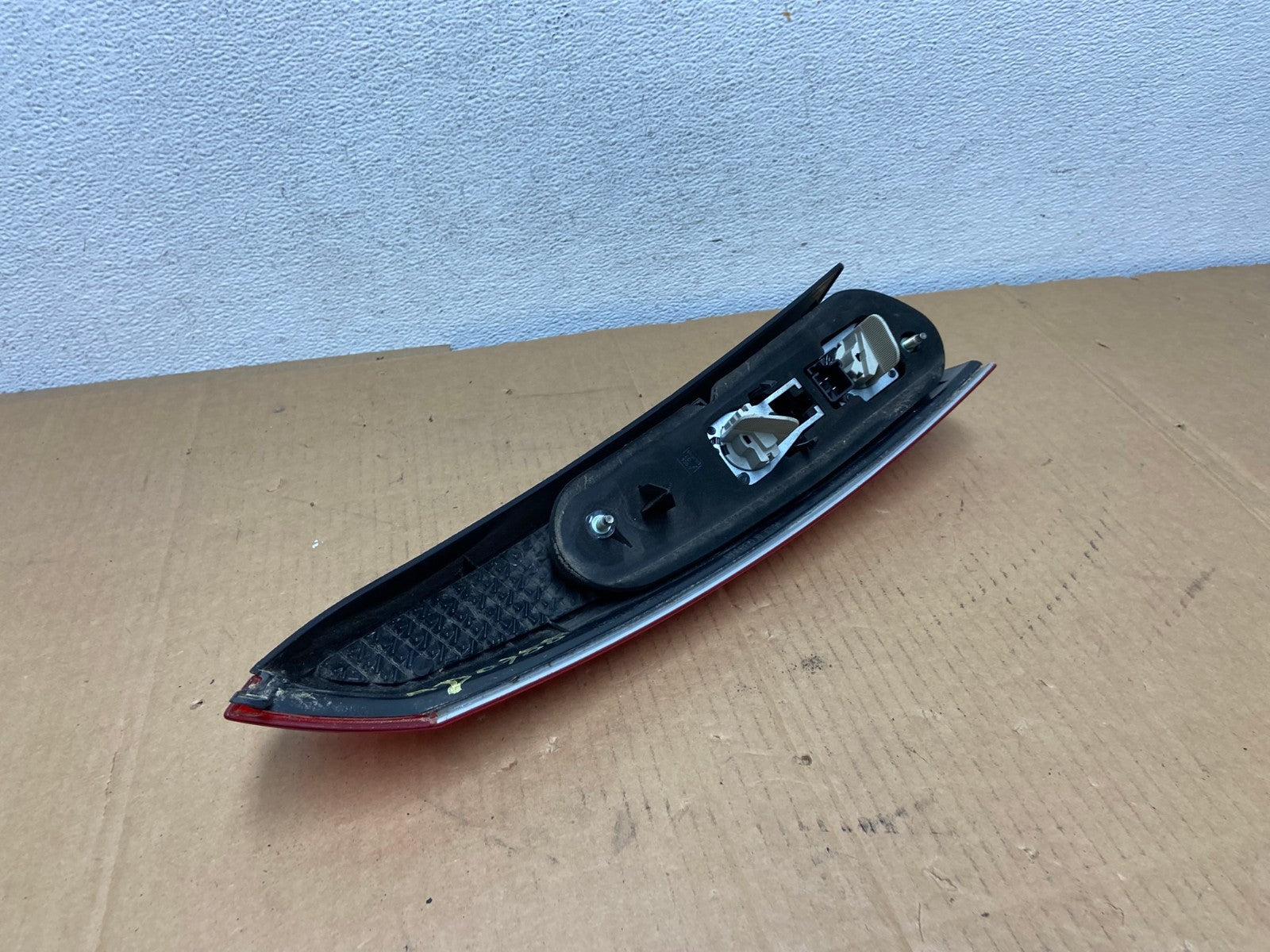 2005 - 2007 Volvo XC70 V70 Right Passenger RH Side Tail Light Upper AD0788 LK4