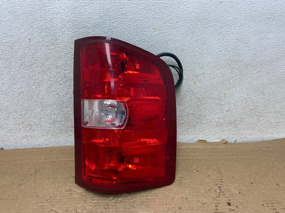 2007 to 2013 Chevrolet Silverado Right Passenger RH Side Tail Light AH9195 LK0